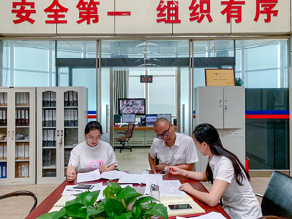 6月20日，運(yùn)行指揮中心協(xié)同各保障單位組織開展了2019年大面積航班延誤應(yīng)急處置演練。.png