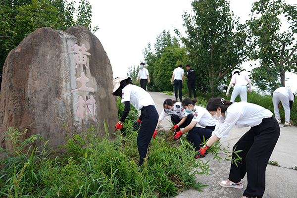 “助力鄉(xiāng)村振興，踐行艱苦奮斗” 將新員工黨性教育活動(dòng)搬到對(duì)口幫扶村2.jpg