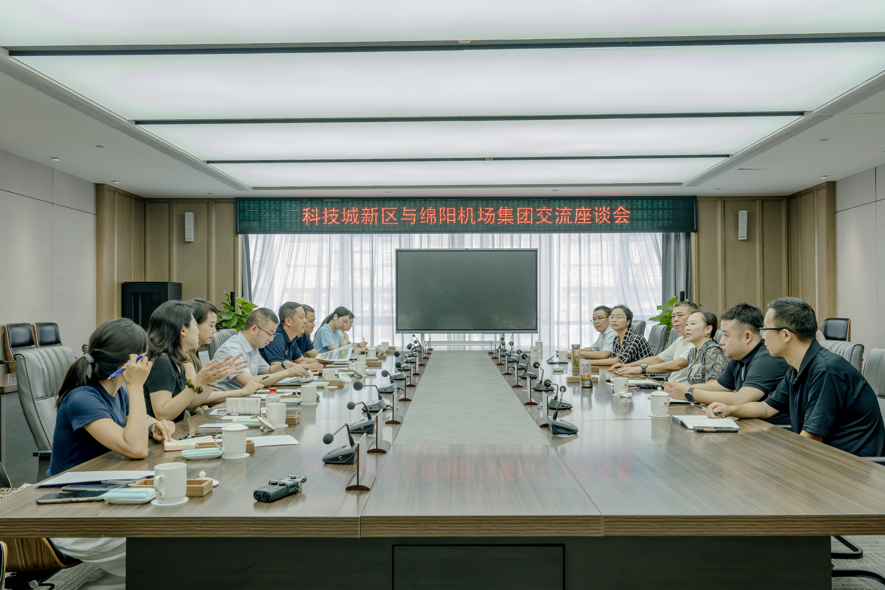 落地綿陽(yáng)，不僅3小時(shí)直達(dá)九寨，還能觀(guān)賞大熊貓  ——綿陽(yáng)機(jī)場(chǎng)與中國(guó)大熊貓中心綿陽(yáng)基地共商合作